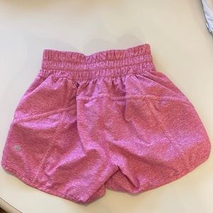 Lululemon Tracker Low Rise Lined 4”, size 0, pink